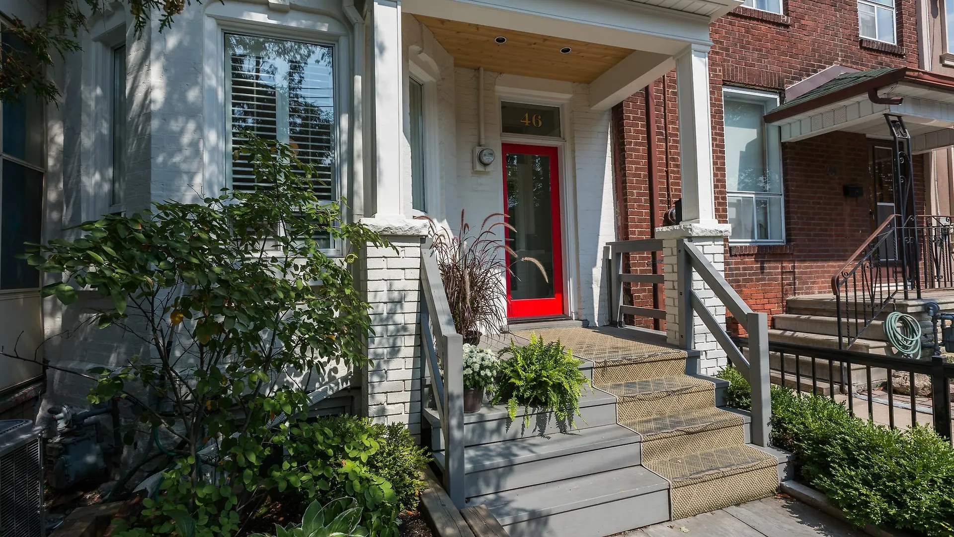 Applewood Suites - Queen West Toronto